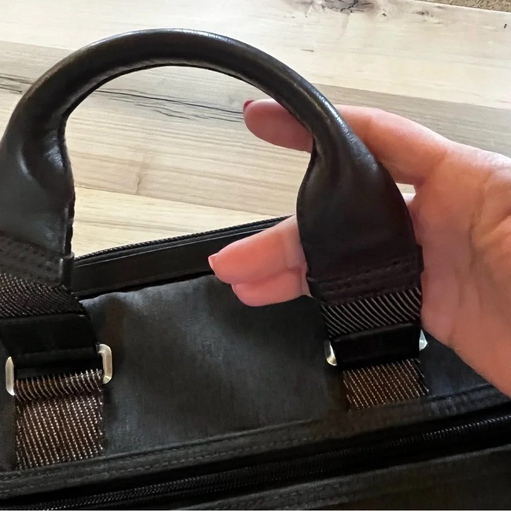 Tumi Alpha Bravo slim commuter brief case laptop bag super clean